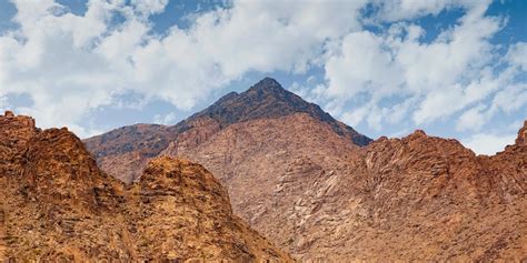 Real Mount Sinai: The Forgotten Mountain of God – Living Passages