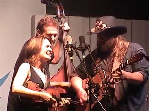 Steeldrivers w/ Chris Stapleton, "Blue Side Of the Mountain," Grey Fox 2008 Chords - Chordify