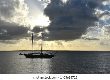 Kingfisher Bay Pier Sunset Silhouette Moored Stock Photo 1403613725 | Shutterstock