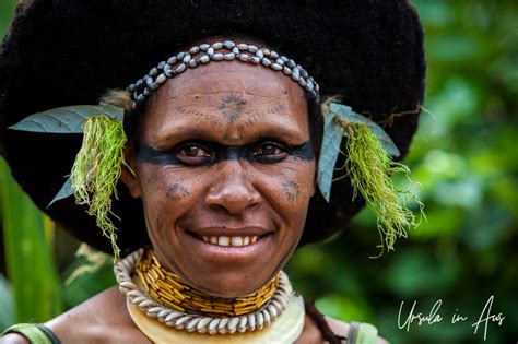 Big Hats and Small Drums: the Engan Women of Papua New Guinea » Ursula ...