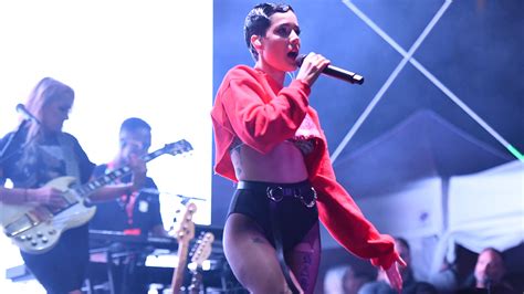 Halsey reveals she’s pregnant - Boston News, Weather, Sports | WHDH 7News