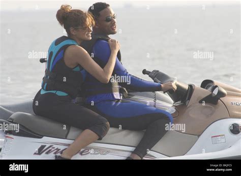 HITCH (2005) EVA MENDES, WILL SMITH HCH 001-15 Stock Photo - Alamy