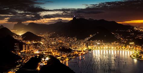 Rio de Janeiro by night | Night street photography, Rio brazil, Paris ...