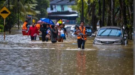 Flood kills four, displaces 40,000 in Malaysia - Vanguard News