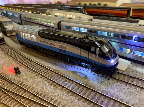 HO Scale Metrolink Rotem Cab Car with Tsunami Sound, lights, full ...