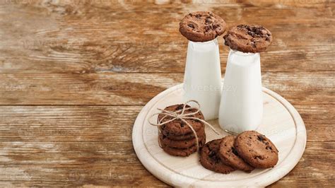 Homemade Chocolate Chip Cookies and Milk 3258803 Stock Photo at Vecteezy