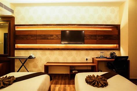 V FIVE HOTEL $23 ($̶8̶8̶) - Updated 2024 Prices & Reviews - Maraimalai Nagar, India