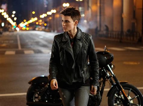 Ruby Rose looks fierce as 'Batwoman' in latest trailer - Dynamite News