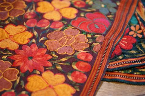 flower guatemalan textiles - Google Search | Mexican textiles, Handmade ...