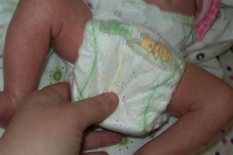 Huggies Little Snugglers vs. Pampers Swaddlers (Newborn) - WeHaveKids