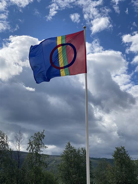 Sámi flag in the wild : r/Norway