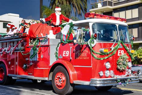 Santa Monica, Christmas Parade jigsaw puzzle in Puzzle of the Day puzzles on TheJigsawPuzzles.com