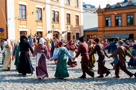 How Did Medieval People Dance? - WorldAtlas