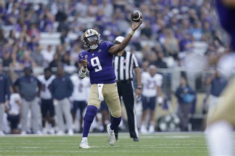 Penix throws for 516 yards, 4 TDs, UW tops Arizona in shootout ...