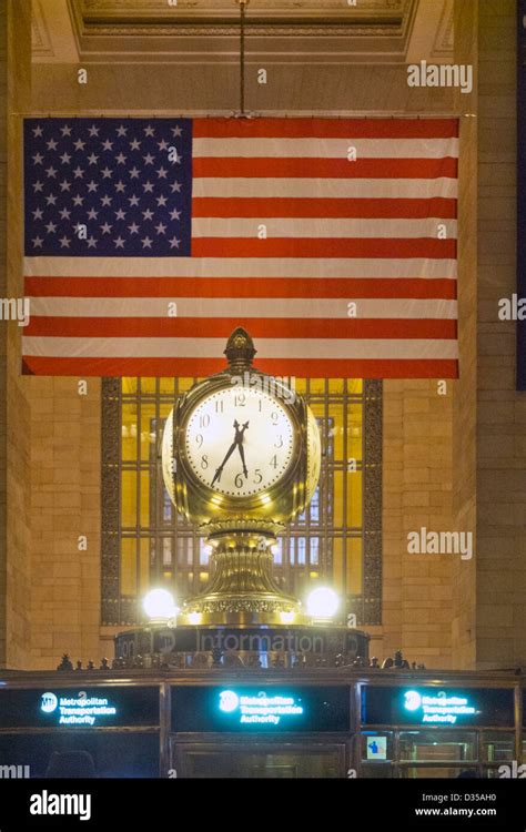 Grand Central Station clock Stock Photo - Alamy