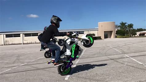 Honda Grom Stunt riding - YouTube