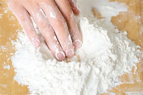 Pre-Sifted vs Unsifted Flour: What's The Difference? - Miss Vickie