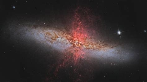 Messier 82 - High resolution Hubble Space Telescope image. (4k)[3840x2160] (Higher res available ...