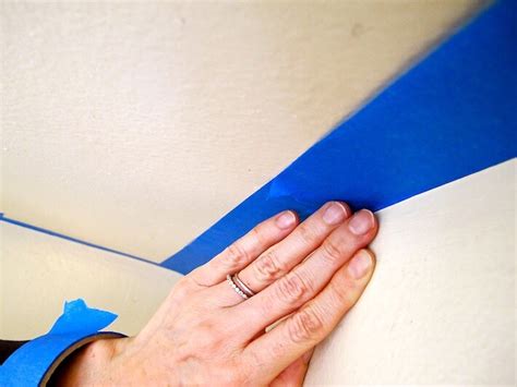 Paint Walls with No Dipping or Dripping : HomeJelly