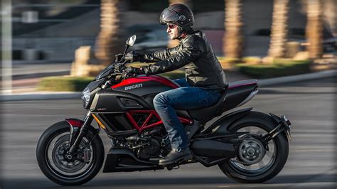 DUCATI Diavel Carbon (2014-2015) Specs, Performance & Photos ...