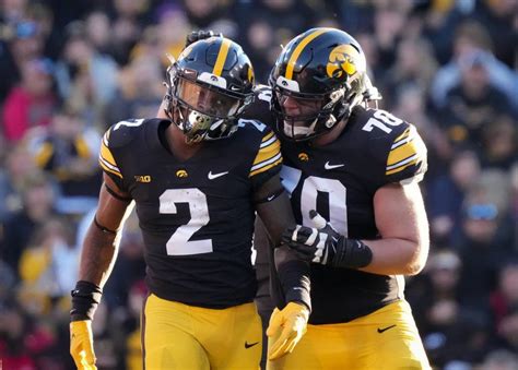 Iowa Hawkeyes vs Tennessee Volunteers: Exciting Showdown in the Cheez ...