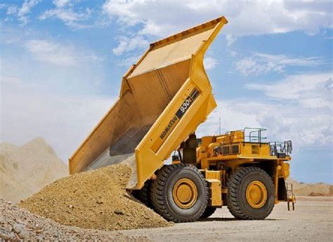 Komatsu 930E-5 Dump Truck Review & Full Specs | iseekplant