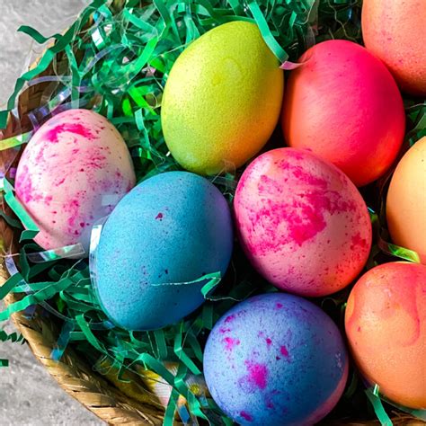 How To Dye Eggs With Food Coloring | Simplistically Living