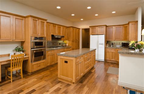 30 Beautiful Kitchens With Wood Flooring Design Ideas - PinZones | Oak kitchen, Wood floor ...