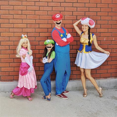 Family of 4 Halloween Costumes: Super Mario Characters | Family ...