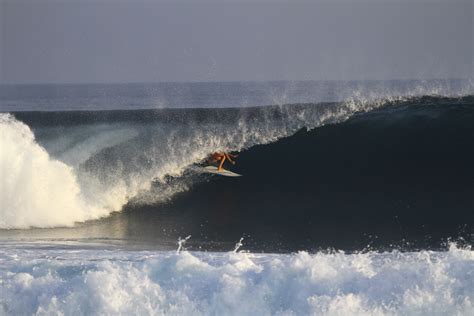 surfing in the maldives - Surfatoll