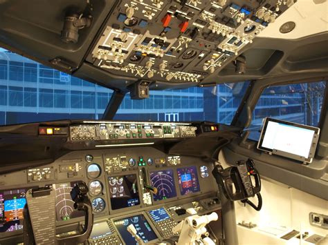 Boeing 737-800 NG Flugsimulator - Flightdeck L.E.