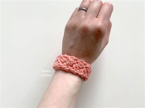 Free Crochet Bracelet Pattern · Quick, Easy, & Adjustable DIY Tutorial ...