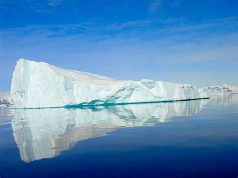 File:Antarctic iceberg, 2001 -2.jpg - Wikimedia Commons