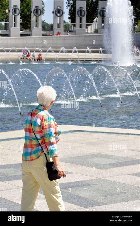 National World War II Memorial and fountain, Washington DC, USA Stock ...