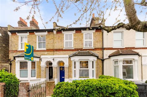 Is this London's best value suburb for families? | Foxtons