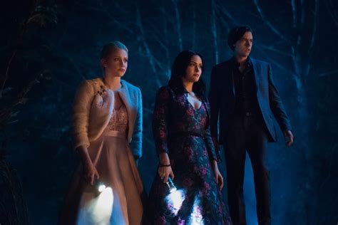 Check Out Promo Photos From The Season Finale Of Riverdale ...