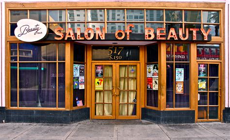 Daily Neon: Beauty Bar (Salon of Beauty) : Las Vegas 360