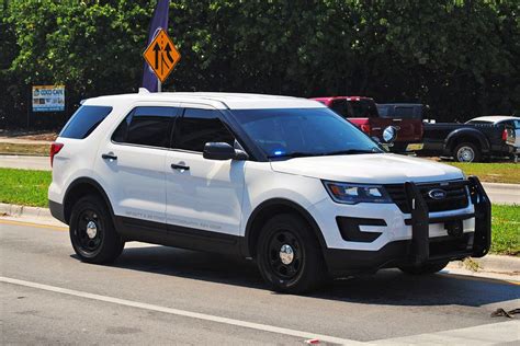 Fort Lauderdale Police Unmarked Ford Explorer | Ford explorer, Police car lights, Police cars