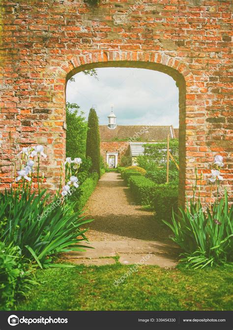 Old manor and its garden in York in England UK — Stock Photo © erix2005 ...