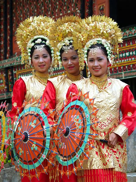 Tari Payung, The Traditional Umbrella Dance | Visit Indonesia - The Most Beautiful Archipelago ...