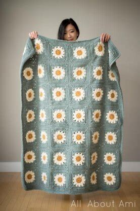 Cozy Days Daisy Blanket Crochet pattern by Stephanie Lau | LoveCrafts