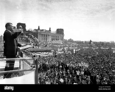 Speech on freedom at the brandenburg gate hi-res stock photography and ...