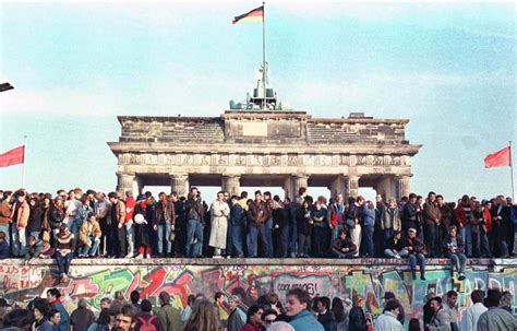 Vigil Atop the Berlin Wall | A Visual Guide to the Cold War