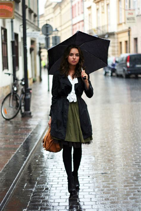 10 Rainy Day Outfits and Trends for Fall/Winter - Top Inspired