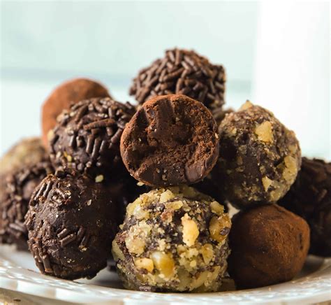 Dark Chocolate Truffles Recipe (Only 3 Ingredients!) - Boston Girl Bakes