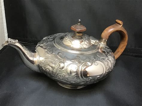 Early Victorian Solid Silver Teapot | 764370 | Sellingantiques.com