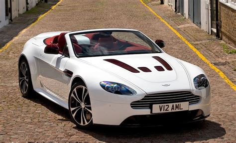 Revealed the new Aston Martin V12 Vantage Roadster