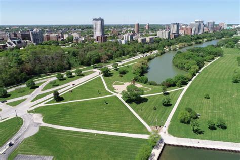 Milwaukee, Wis. War Memorial Center Stormwater Management - AQUALIS