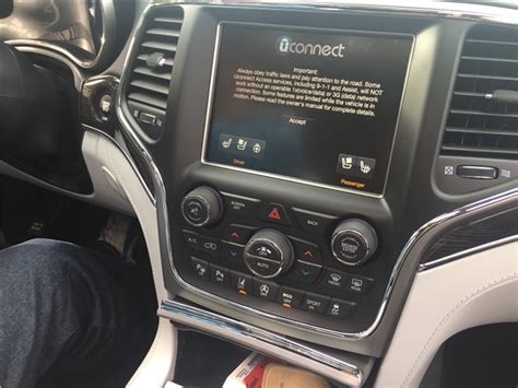 2020 Jeep Grand Cherokee: 177 Interior Photos | U.S. News