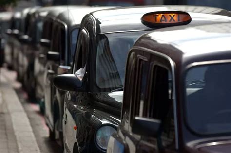 Manchester's black cab fares set to rise as drivers declare 'crisis' - Manchester Evening News